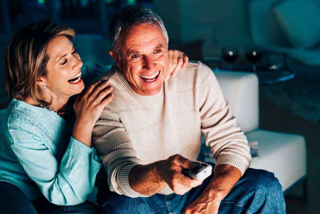 couple enjoying fast channel tv service